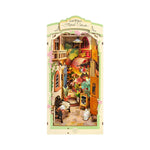 Book Nook & Wonderland: Floral Corner